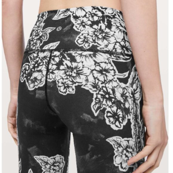 lululemon athletica Black and White Patterned Leggings - Picture 3 of 7